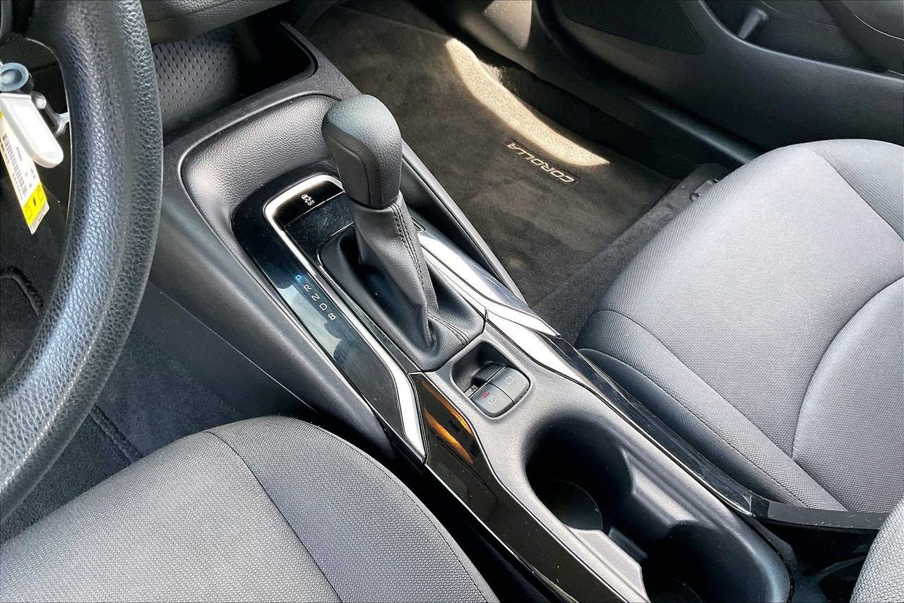 Used 2020 Toyota Corolla LE image 28