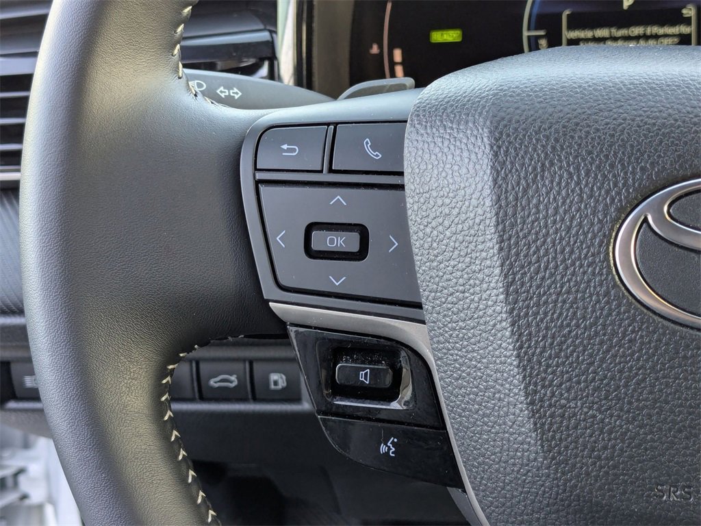 Used 2025 Toyota Camry SE image 19