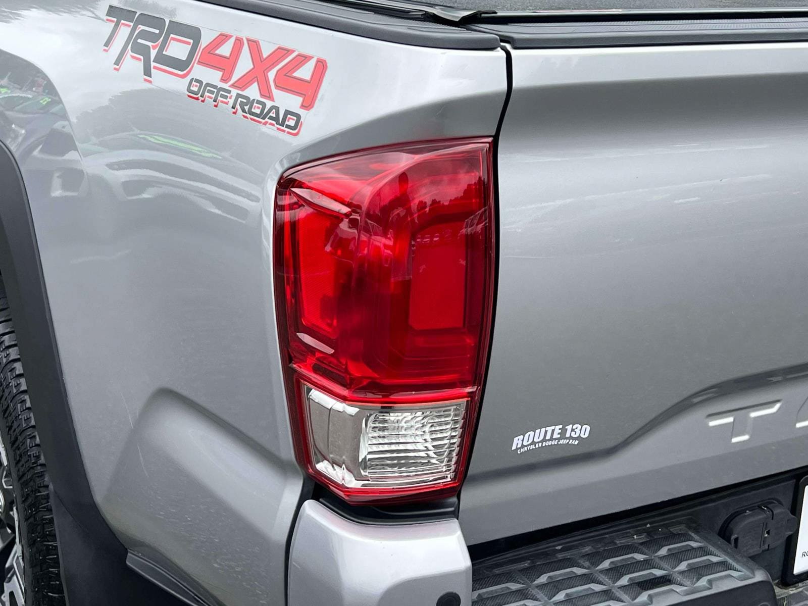 Used 2016 Toyota Tacoma TRD Off-Road w/ Premium & Technology Package AWD/4WD image 10