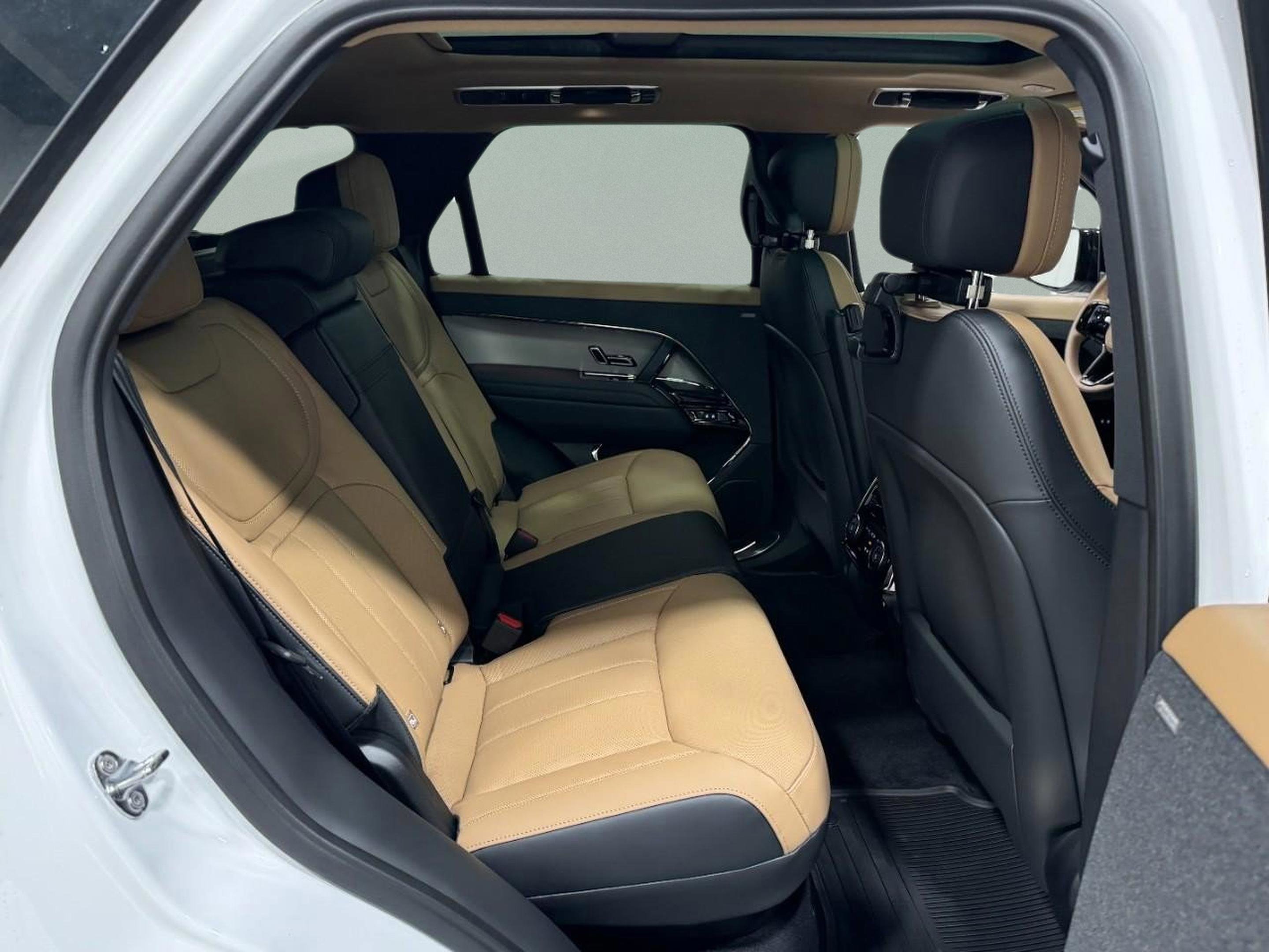 New 2025 Land Rover Range Rover Sport Dynamic SE image 9