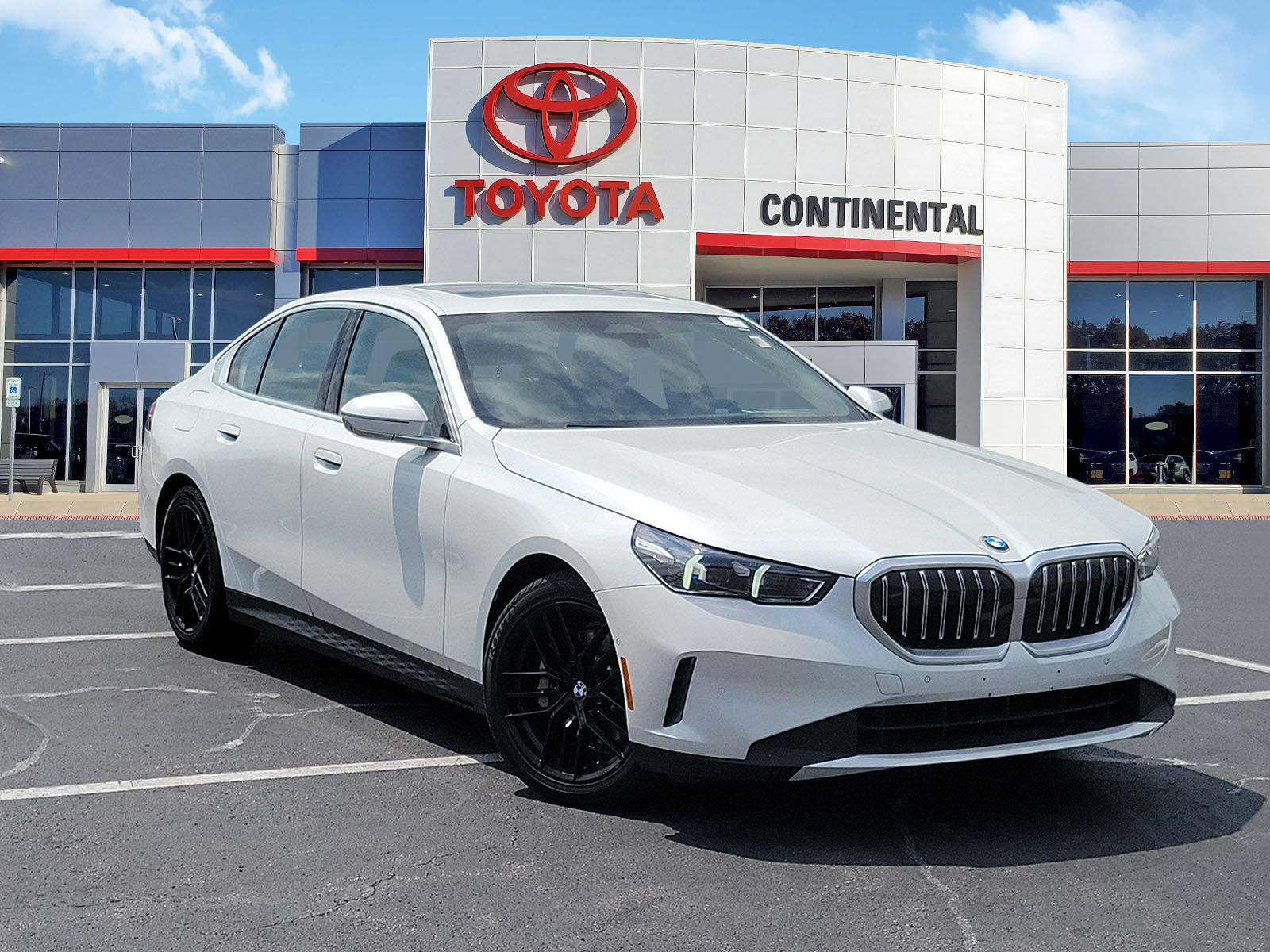 Used 2024 BMW 530i xDrive AWD/4WD image 2