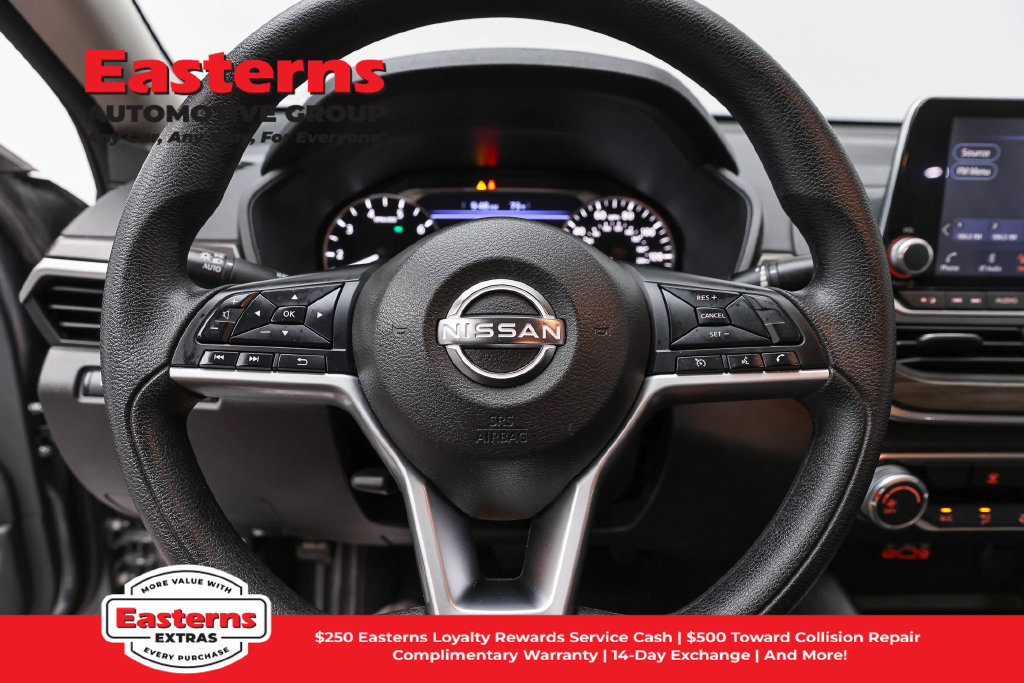 Used 2025 Nissan Altima 2.5 SV FWD image 11