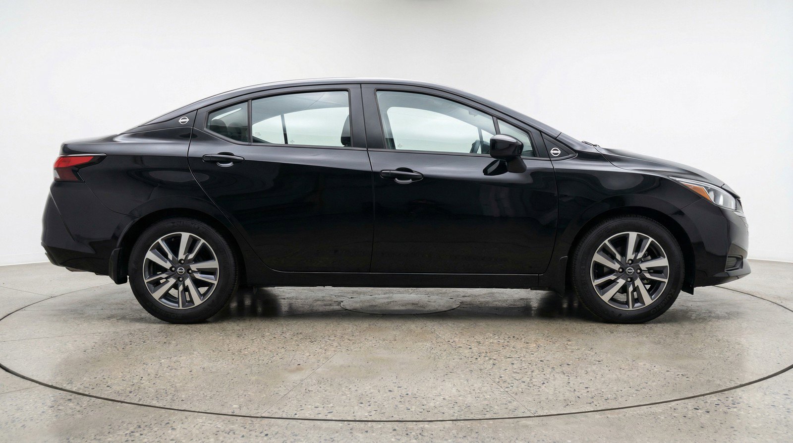 Used 2025 Nissan Versa SV image 11
