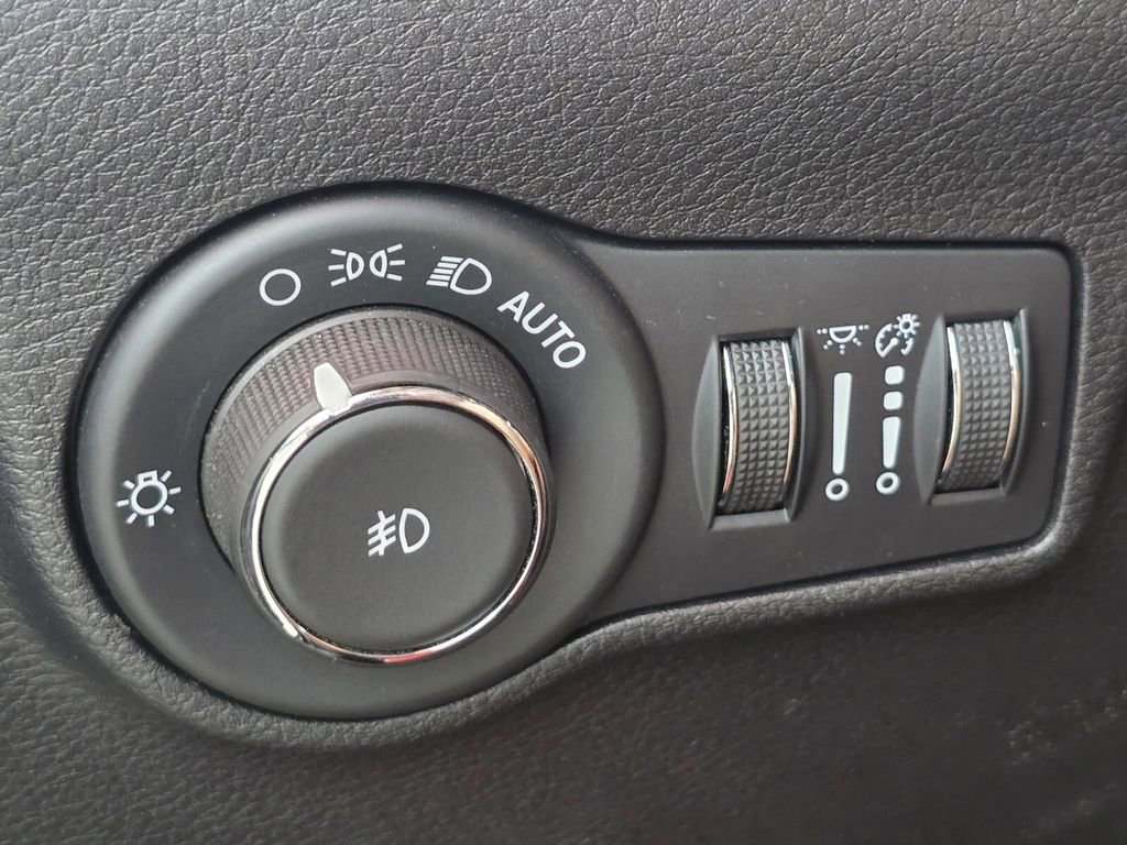 Used 2025 Jeep Compass Limited AWD/4WD image 35