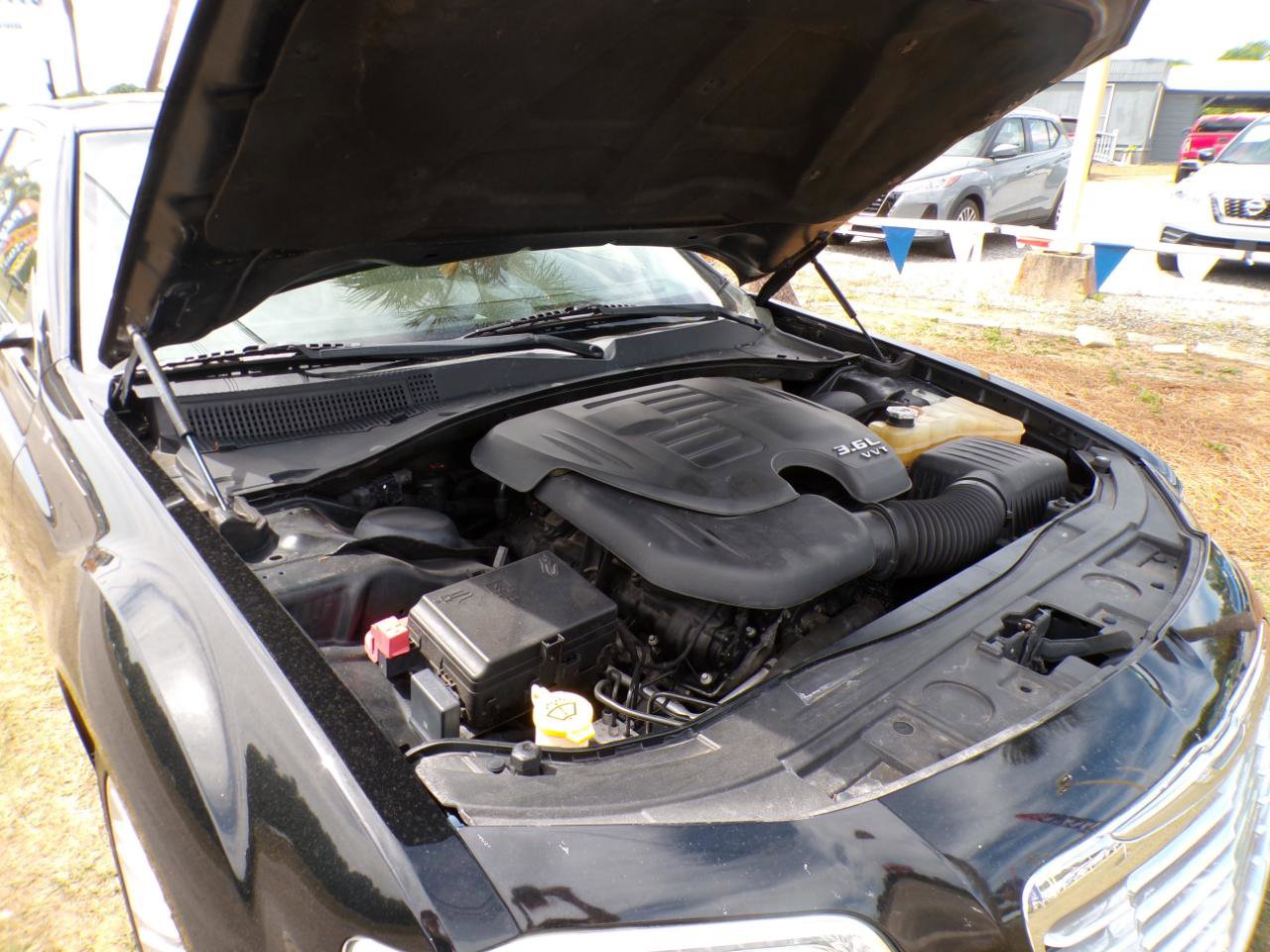 Used 2013 Chrysler 300 C w/ Beats Audio Group RWD image 9