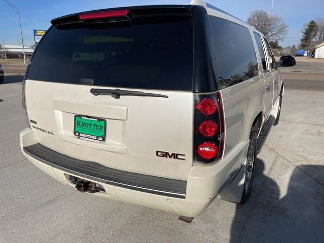 Used 2012 GMC Yukon XL Denali image 4