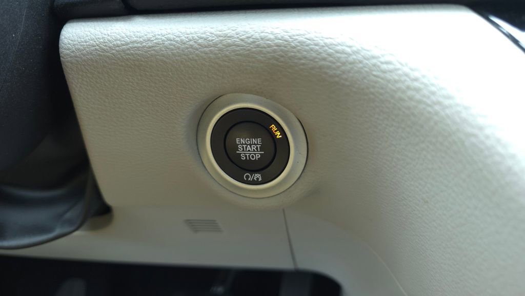 Certified 2022 Chrysler Pacifica Limited FWD image 46