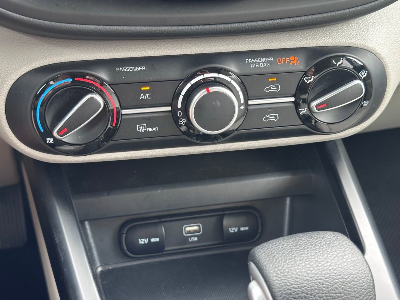 Used 2025 Kia Soul LX image 30