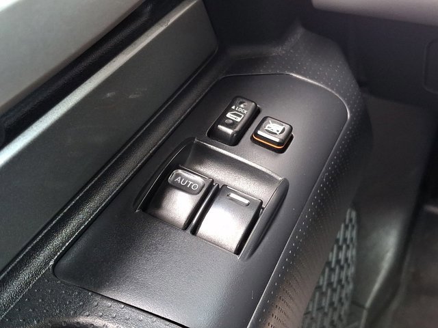 Used 2010 Toyota FJ Cruiser 4WD image 25