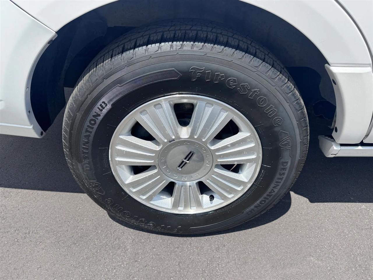 Used 2014 Lincoln Navigator 4WD w/ Equipment Group 101A image 17