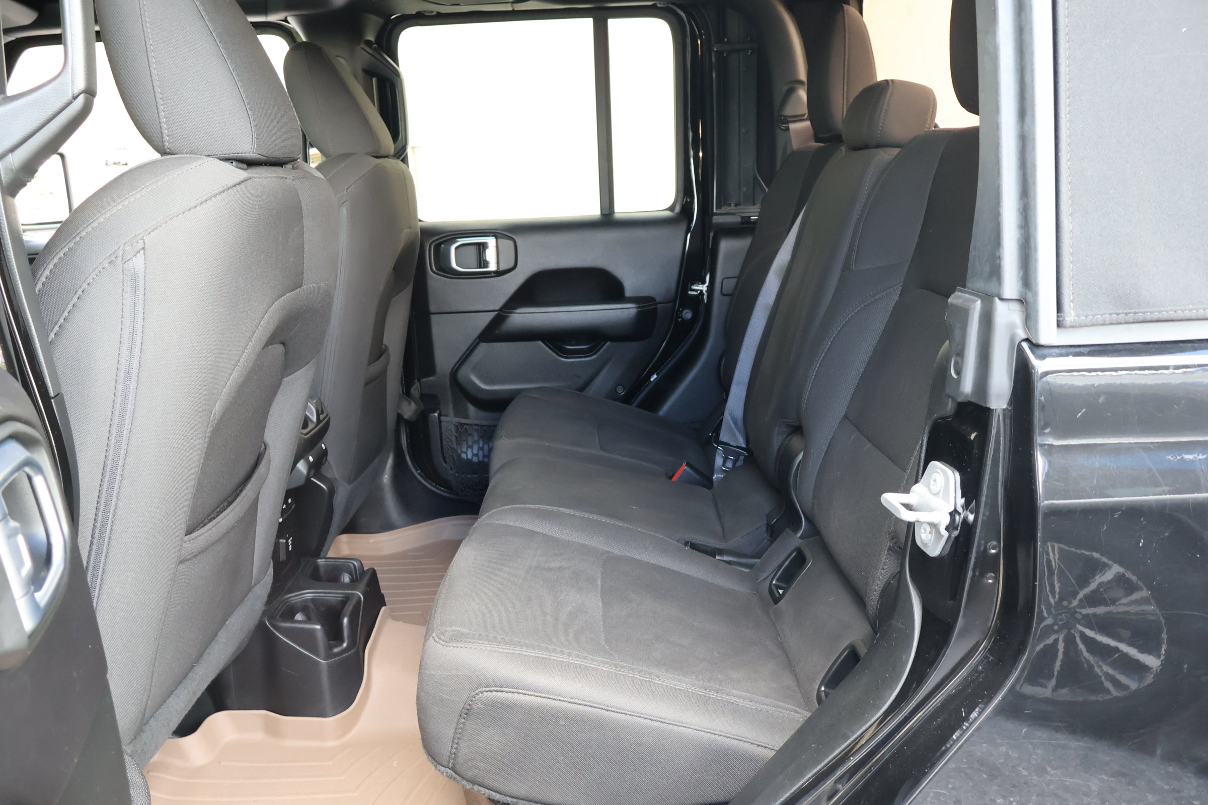 Used 2020 Jeep Gladiator Overland AWD/4WD image 15