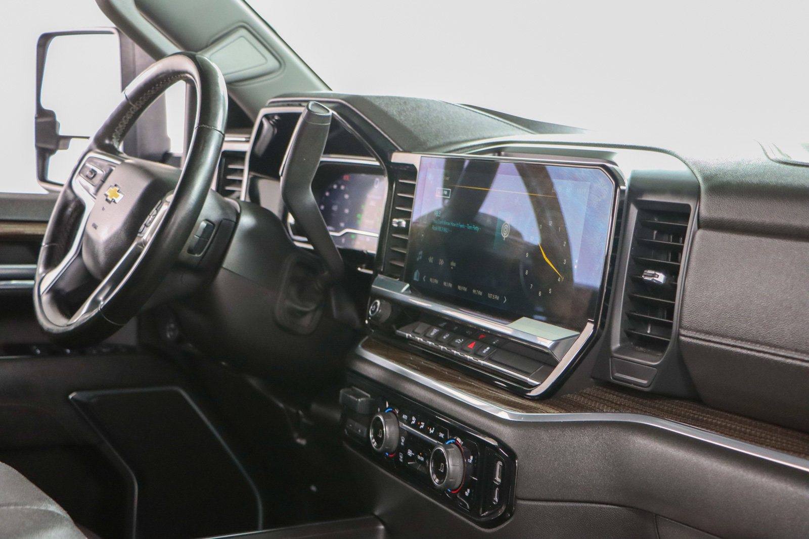 Used 2024 Chevrolet Silverado 3500 LT w/ Convenience Package image 27