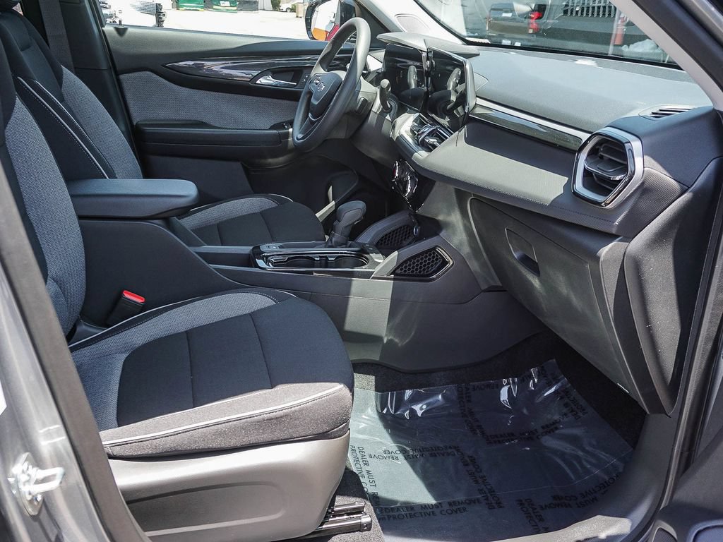 New 2026 Chevrolet TrailBlazer LT w/ Midnight Edition FWD image 12