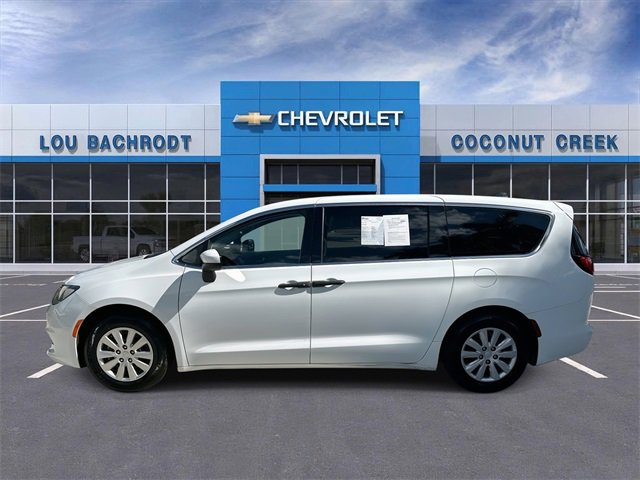 Used 2021 Chrysler Voyager L image 5