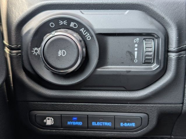 Used 2025 Jeep Wrangler Unlimited Sahara image 21