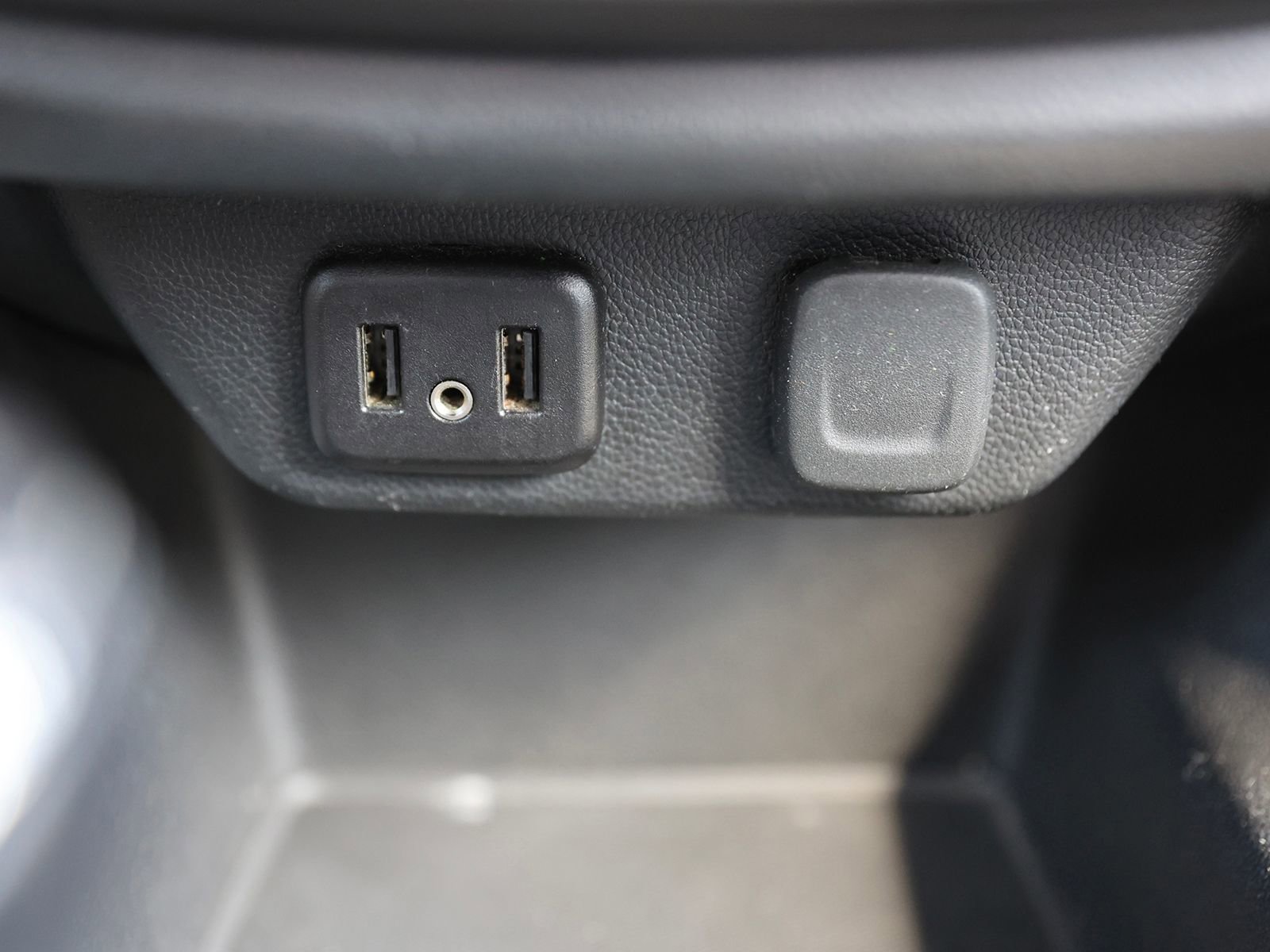 Used 2019 Chevrolet Traverse RS w/ LPO, Floor Liner Package AWD/4WD image 31