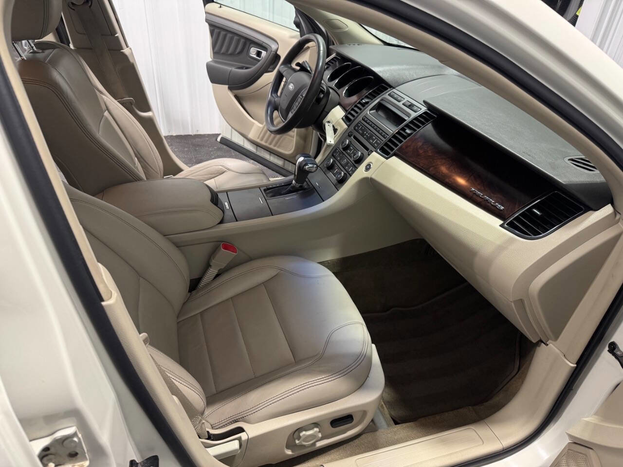 Used 2012 Ford Taurus SEL image 14