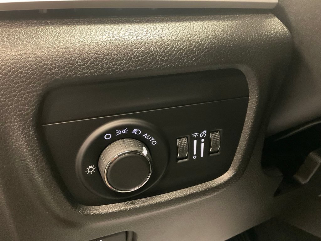 Used 2024 Jeep Grand Cherokee Altitude AWD/4WD image 14