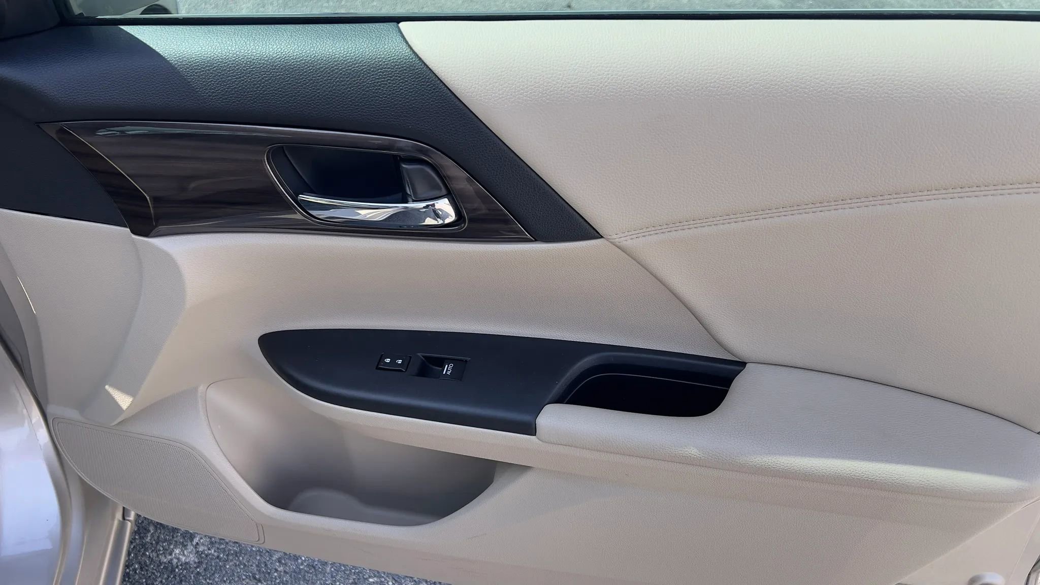 Used 2016 Honda Accord EX-L image 29