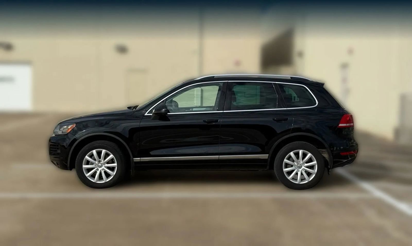 Used 2012 Volkswagen Touareg VR6 image 5