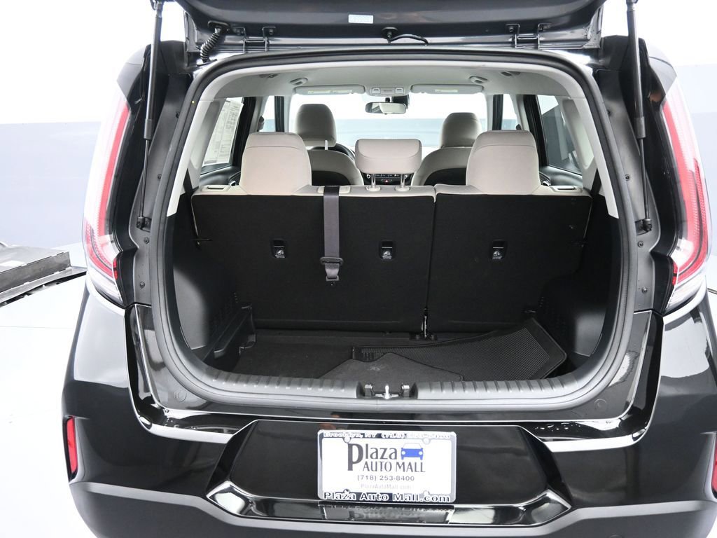 Certified 2025 Kia Soul LX w/ LX Technology Package image 21