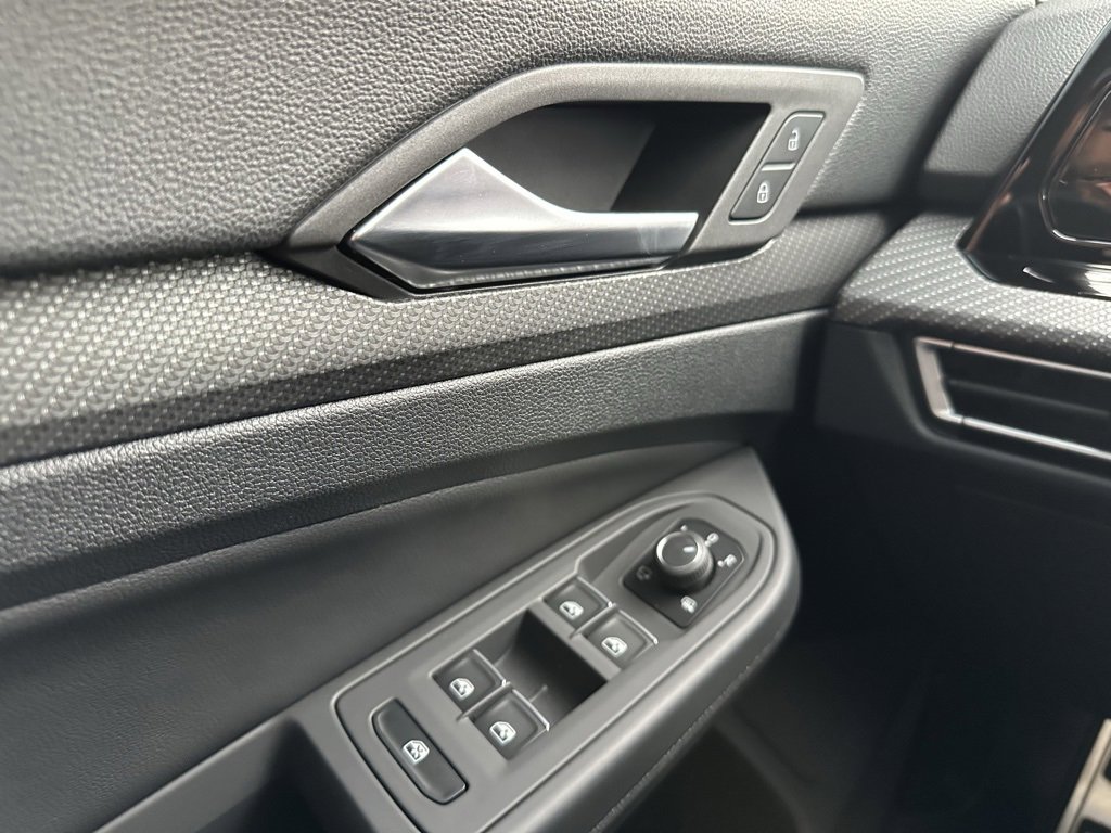 Used 2024 Volkswagen Golf R image 26