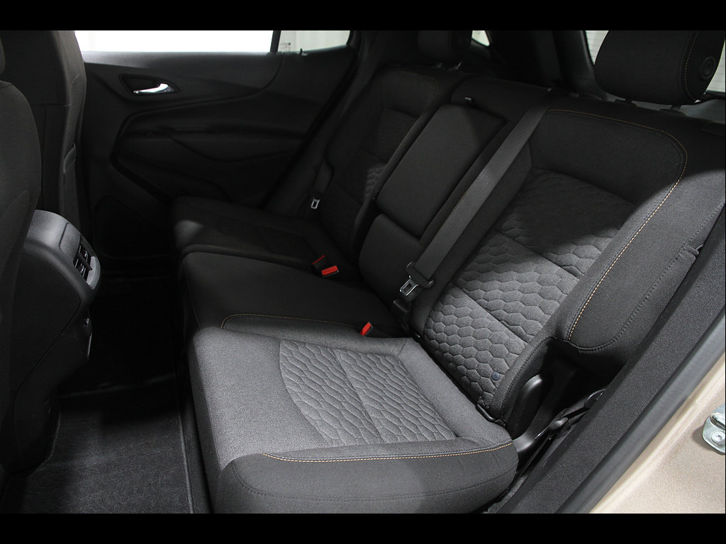 Used 2018 Chevrolet Equinox LT FWD image 16