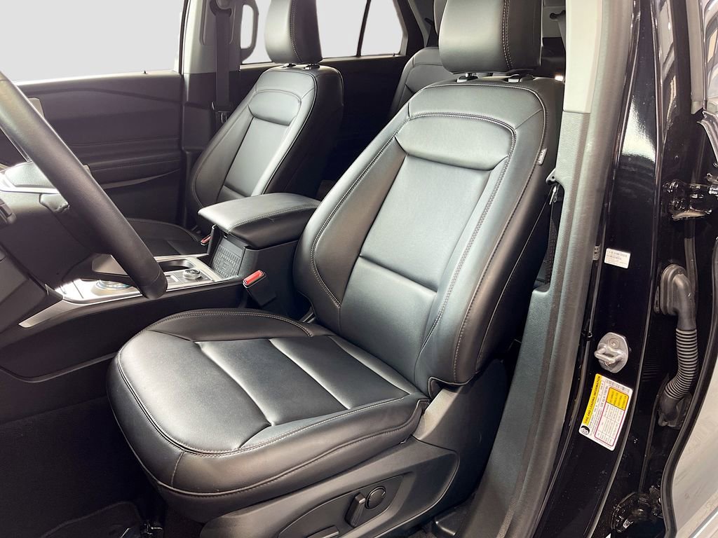 Used 2024 Ford Explorer XLT w/ Equipment Group 202A image 19