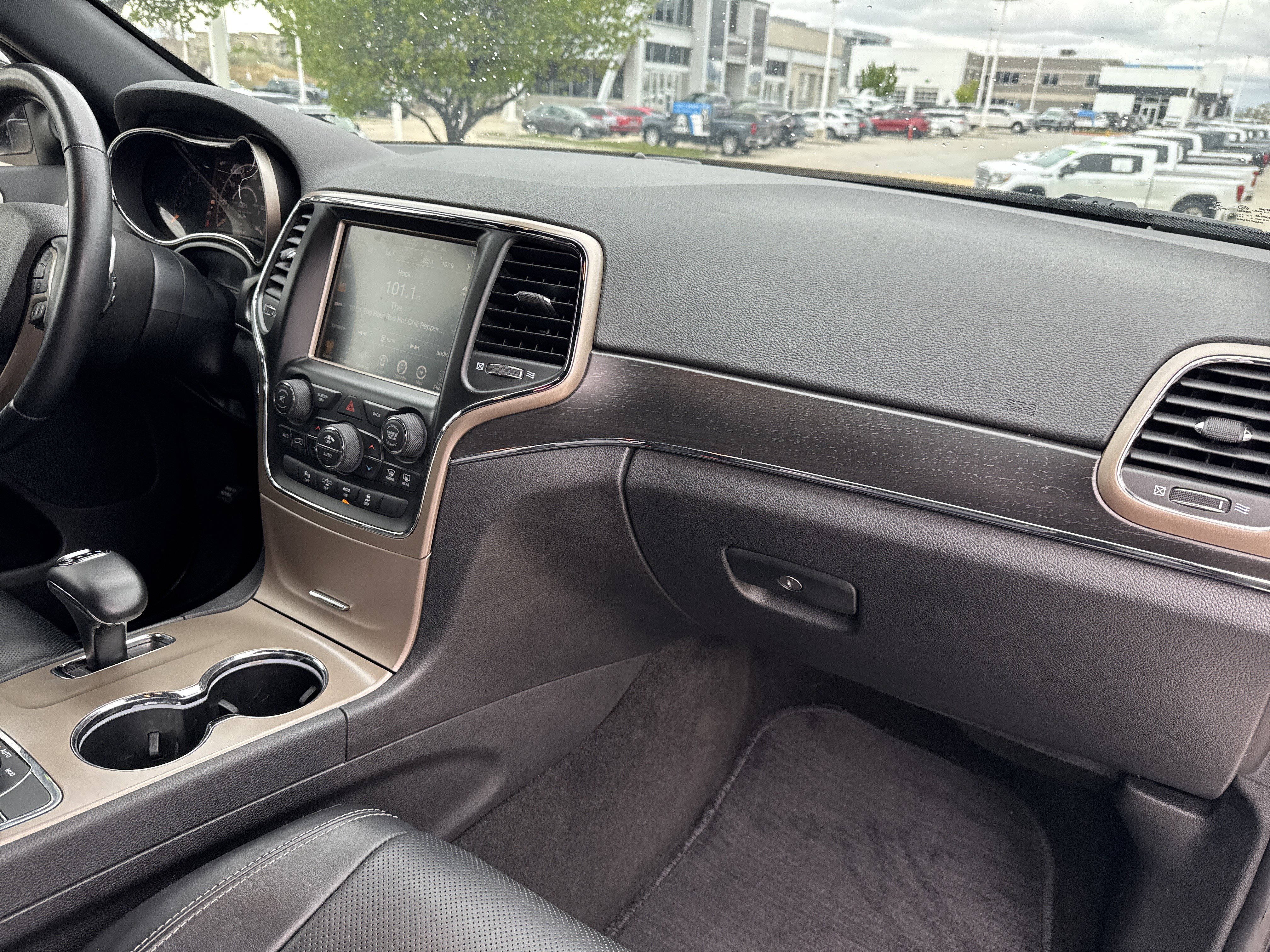 Used 2015 Jeep Grand Cherokee Limited w/ Luxury Group II AWD/4WD image 21