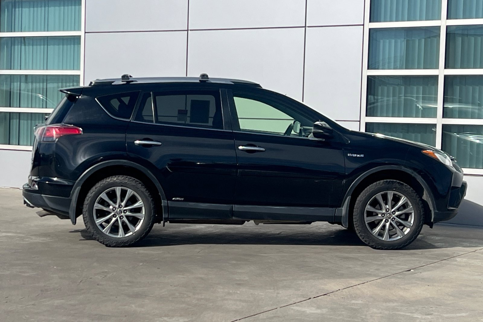 Used 2017 Toyota RAV4 Limited w/ Advanced Technology Package image 3