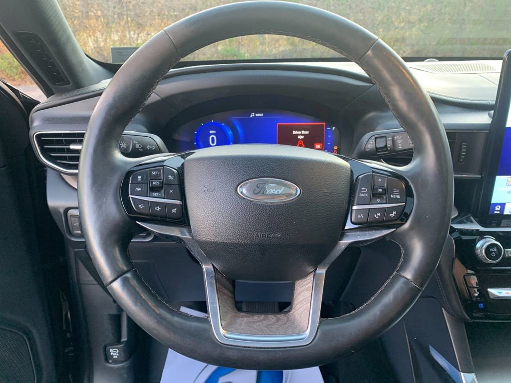 Used 2022 Ford Explorer Platinum w/ Equipment Group 601A image 29
