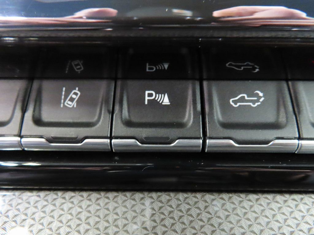 Used 2024 Chevrolet Silverado 2500 ZR2 w/ Technology Package image 70