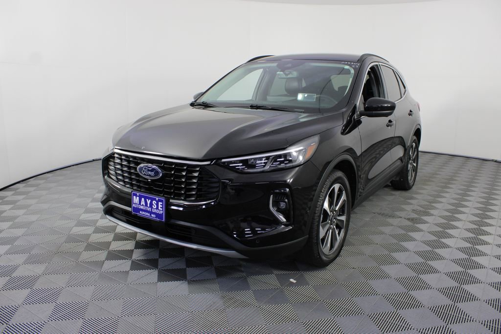 Used 2023 Ford Escape Platinum w/ Premium Technology Package AWD/4WD image 23