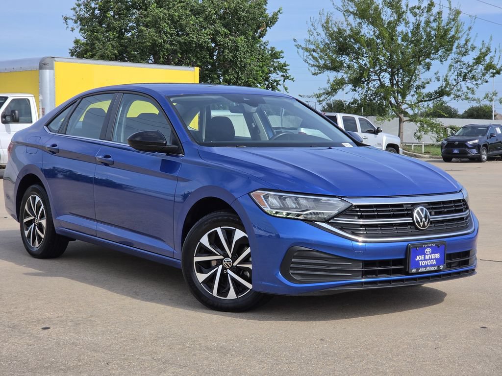 Used 2024 Volkswagen Jetta S FWD image 2