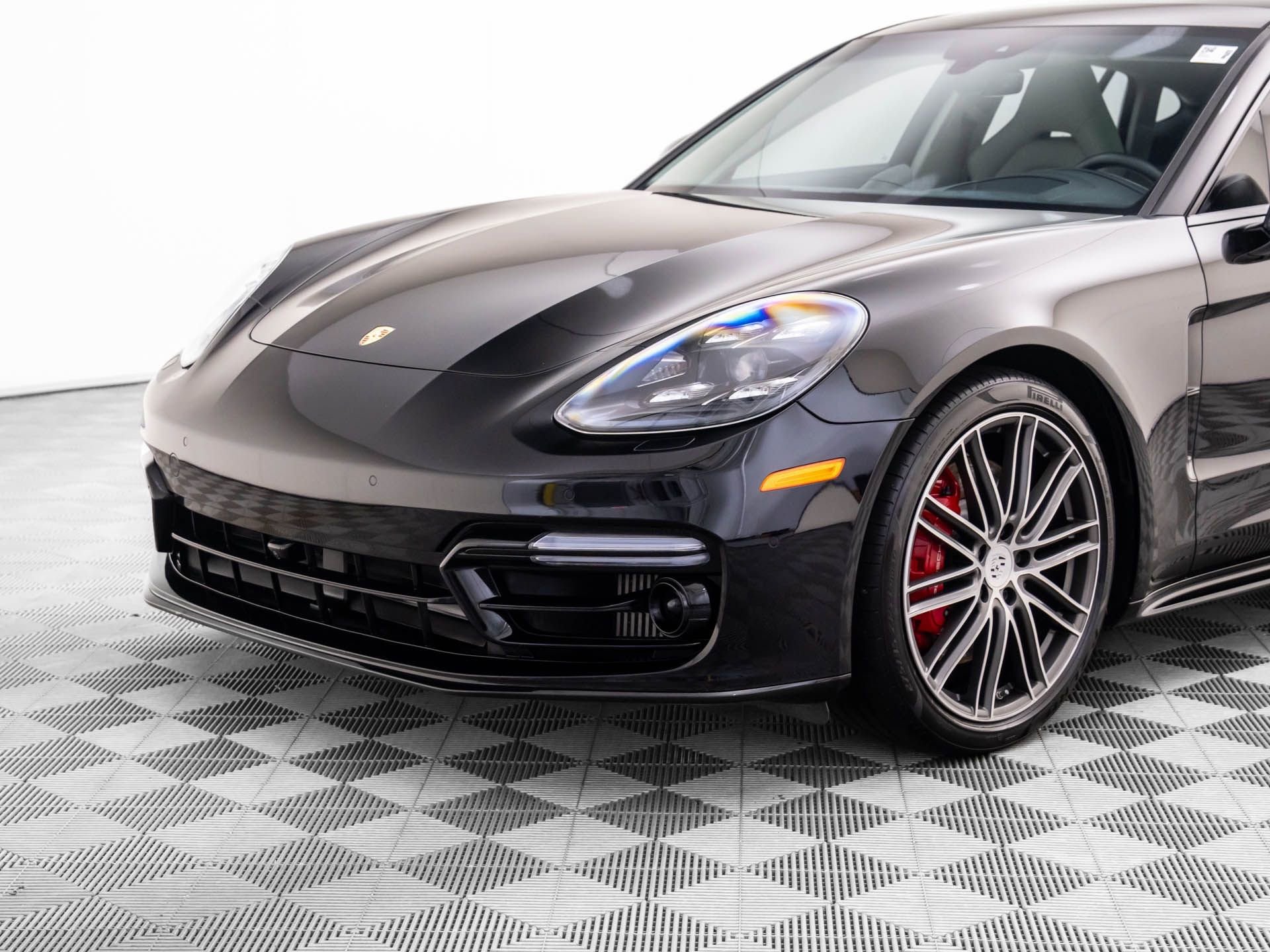 Used 2020 Porsche Panamera GTS image 39