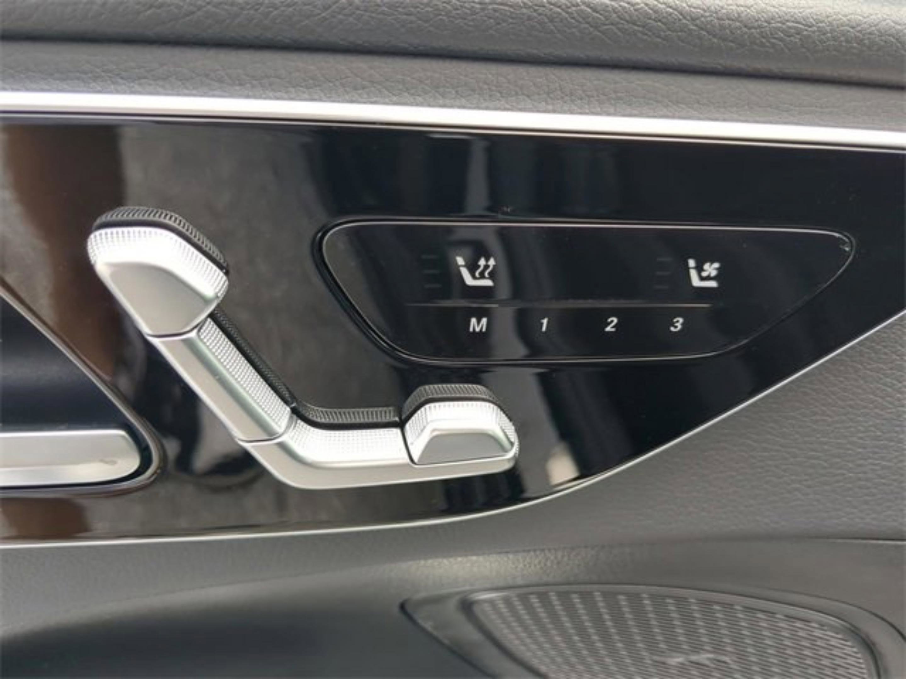 Used 2025 Mercedes-Benz C 300 Sedan image 42