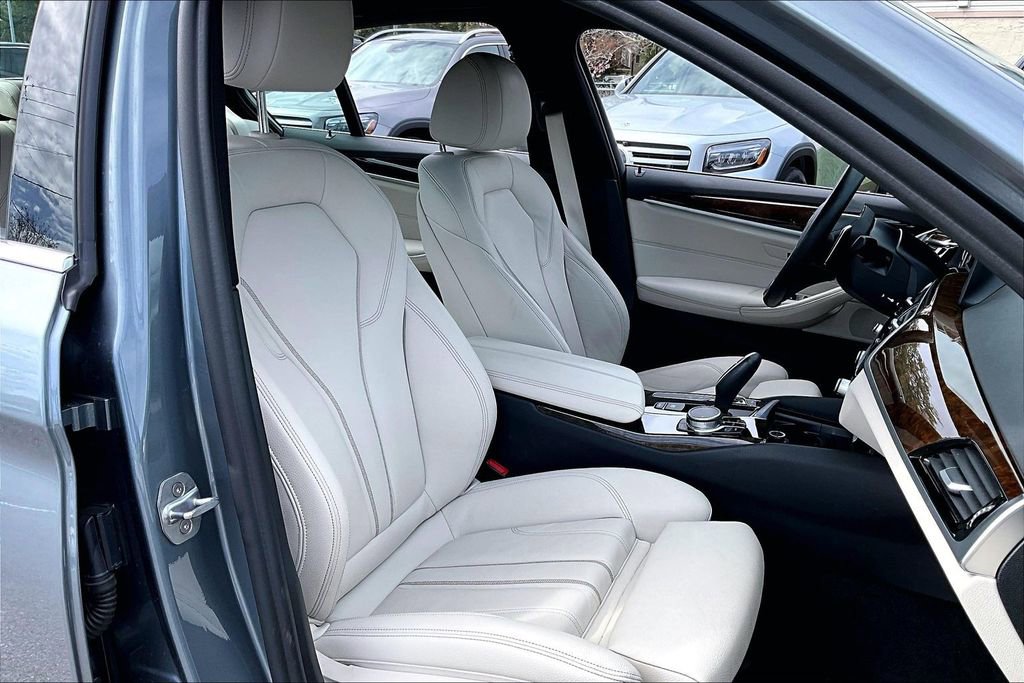 Used 2019 BMW 540i w/ Convenience Package image 30