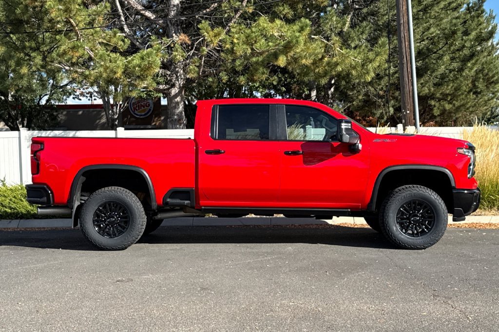 Used 2025 Chevrolet Silverado 2500 ZR2 w/ Technology Package AWD/4WD image 3