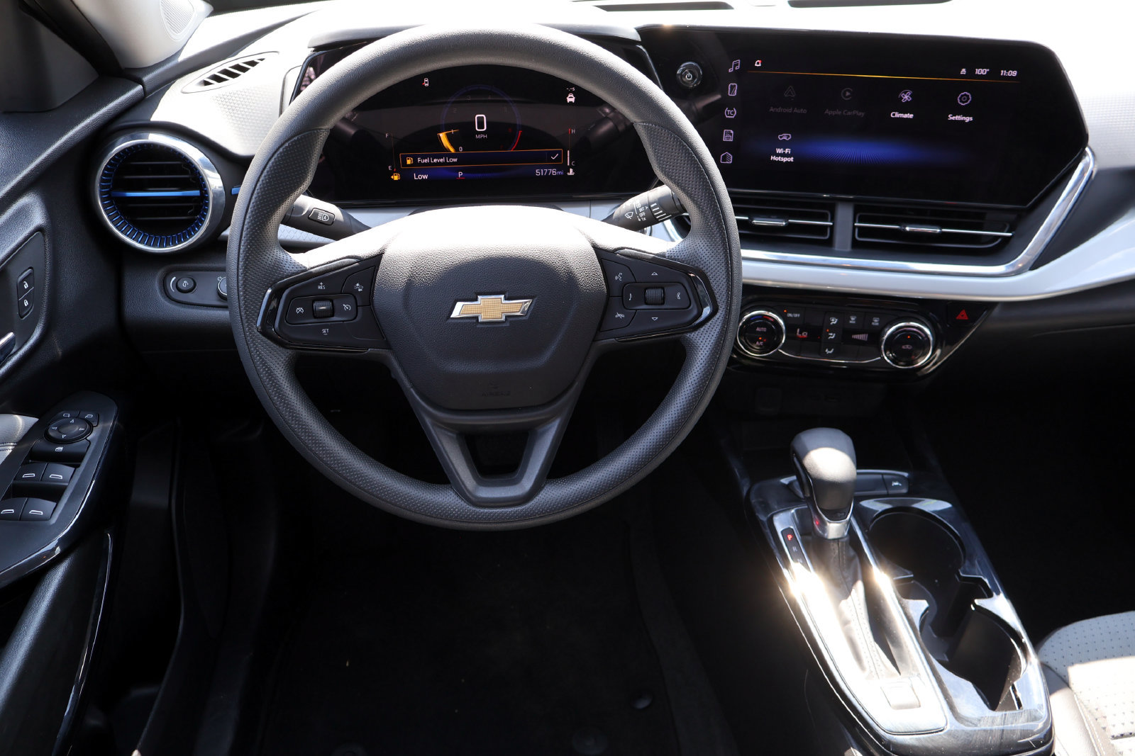 Used 2025 Chevrolet Trax LT FWD image 14