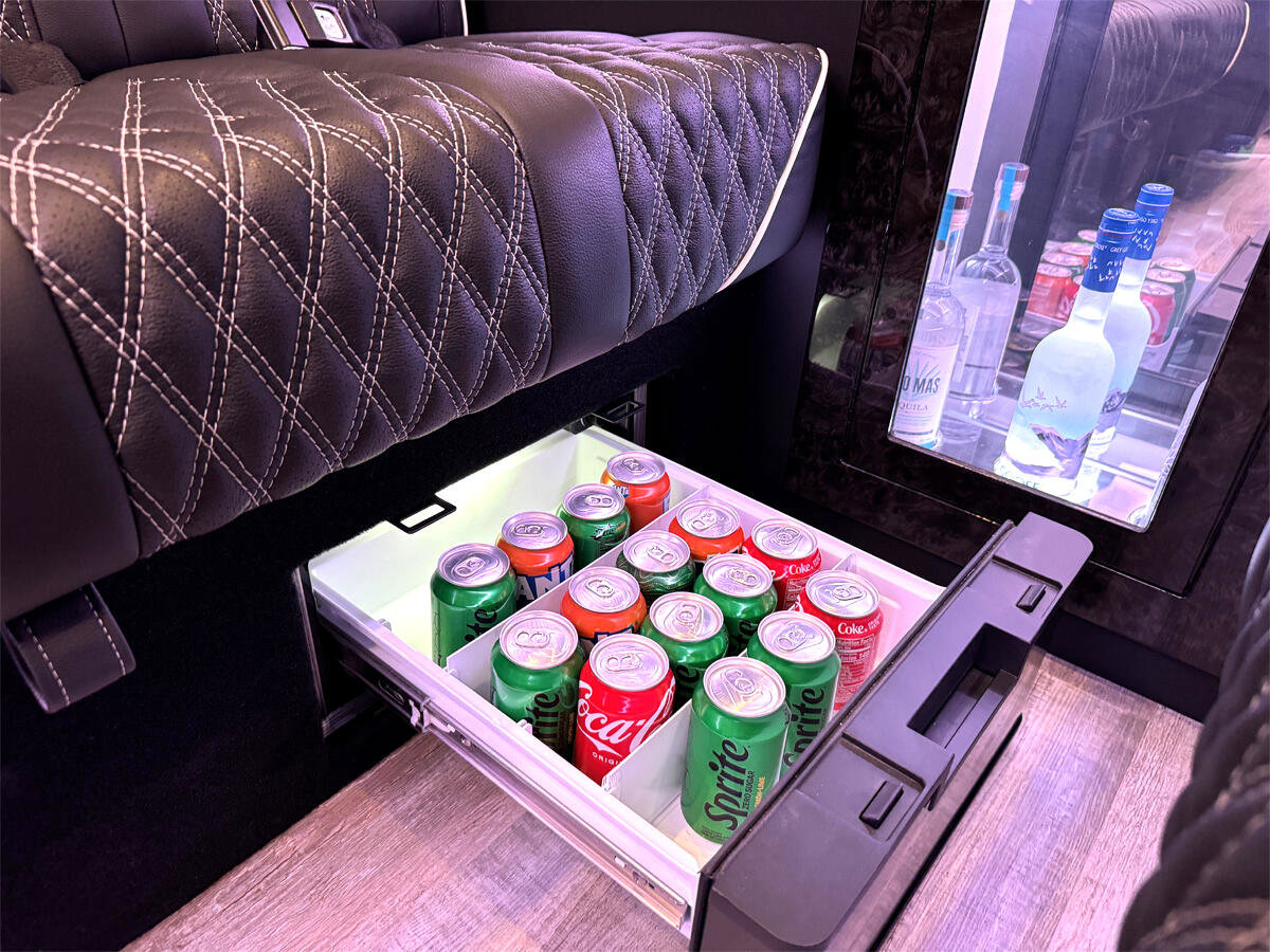 Used 2024 Mercedes-Benz Sprinter 3500 image 25