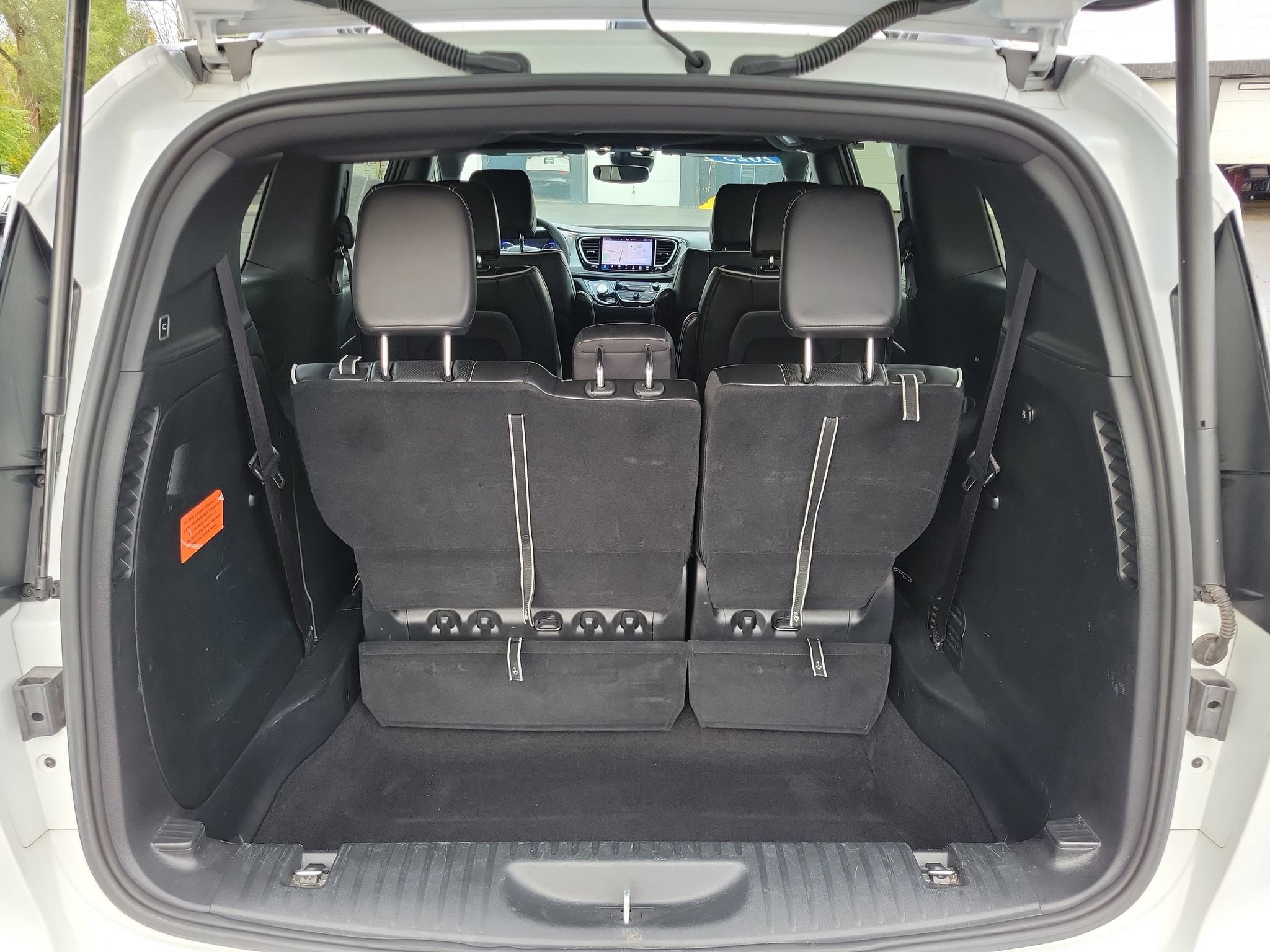 Used 2025 Chrysler Pacifica Limited FWD image 29