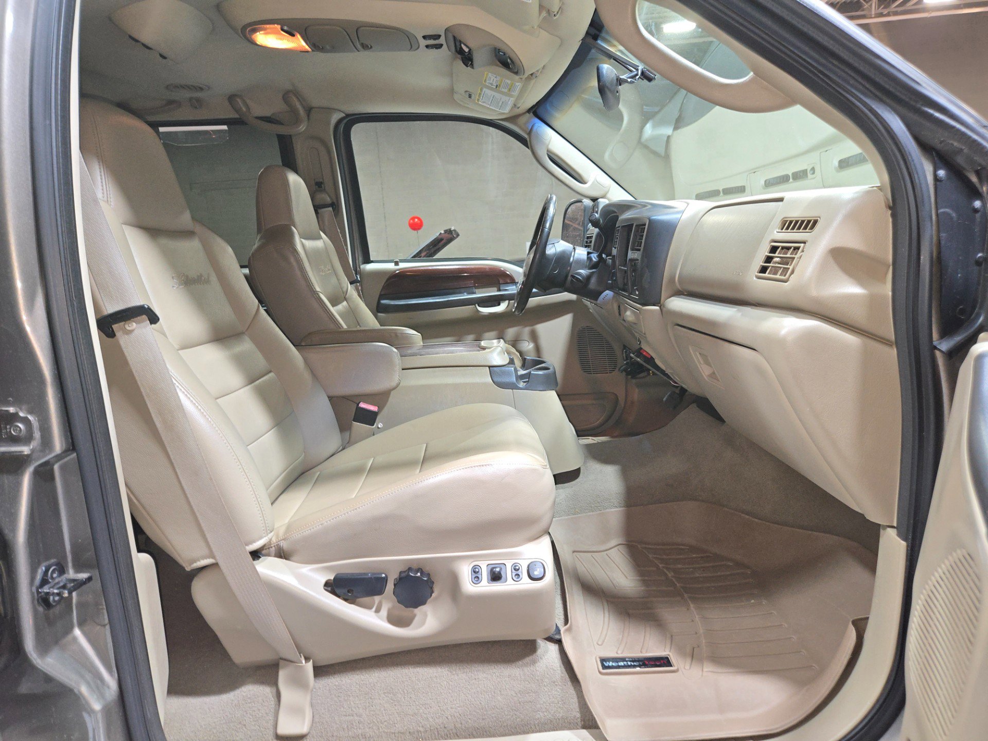 Used 2005 Ford Excursion Limited image 10