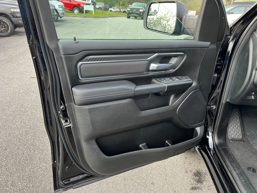 New 2026 RAM 1500 4x4 Crew Cab image 32