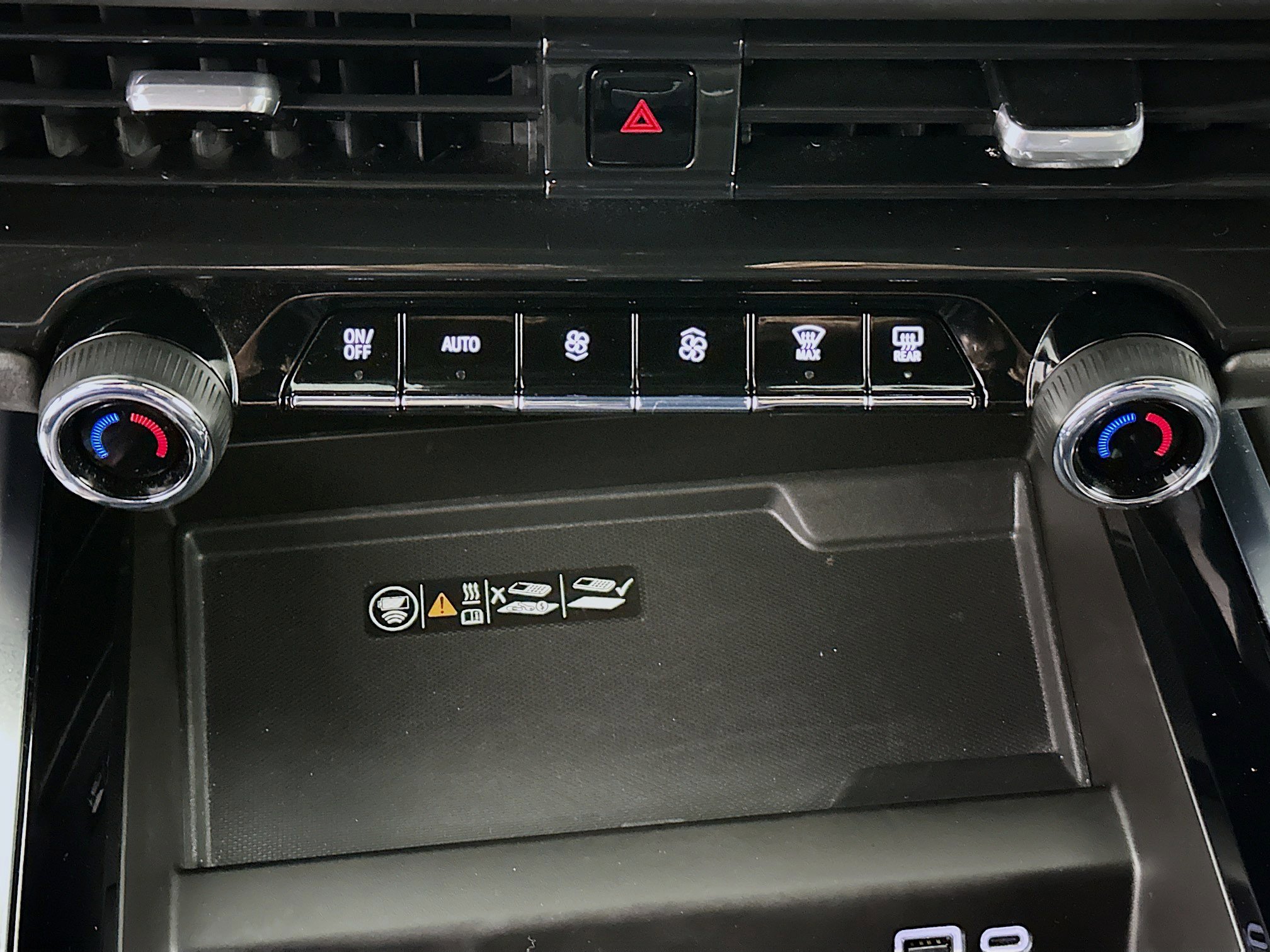 Used 2025 Chevrolet Suburban Z71 image 23