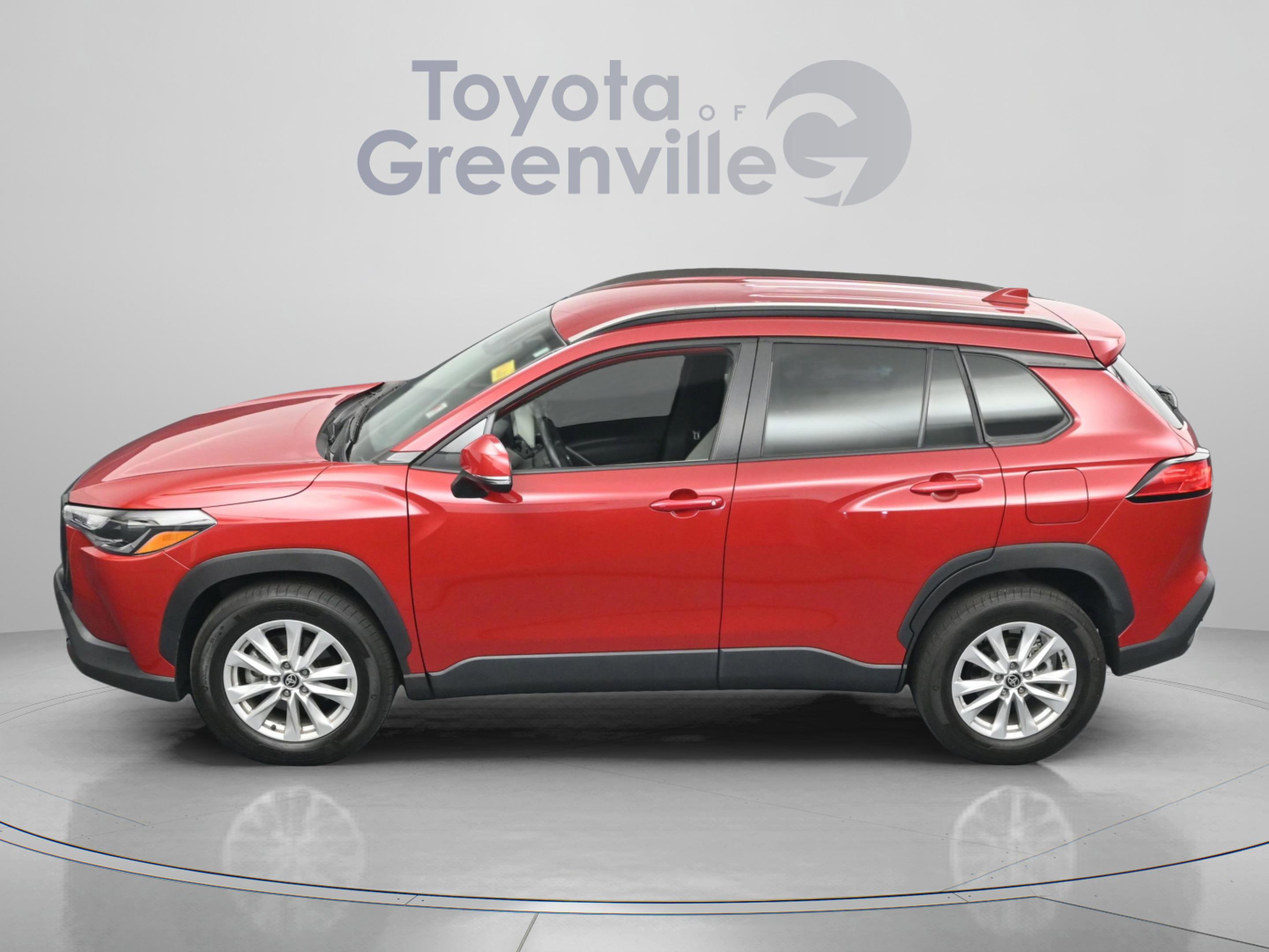 Certified 2023 Toyota Corolla Cross LE image 4