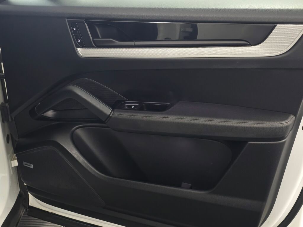 Used 2024 Porsche Cayenne image 28
