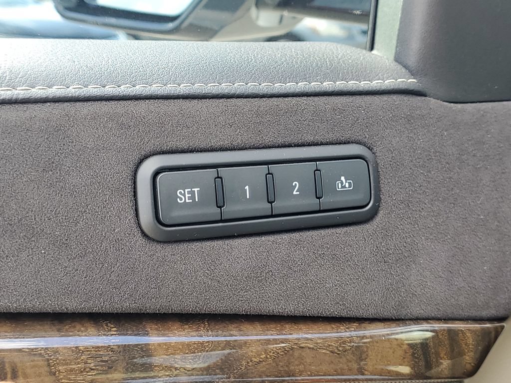 Used 2018 Cadillac Escalade Premium Luxury AWD/4WD image 22