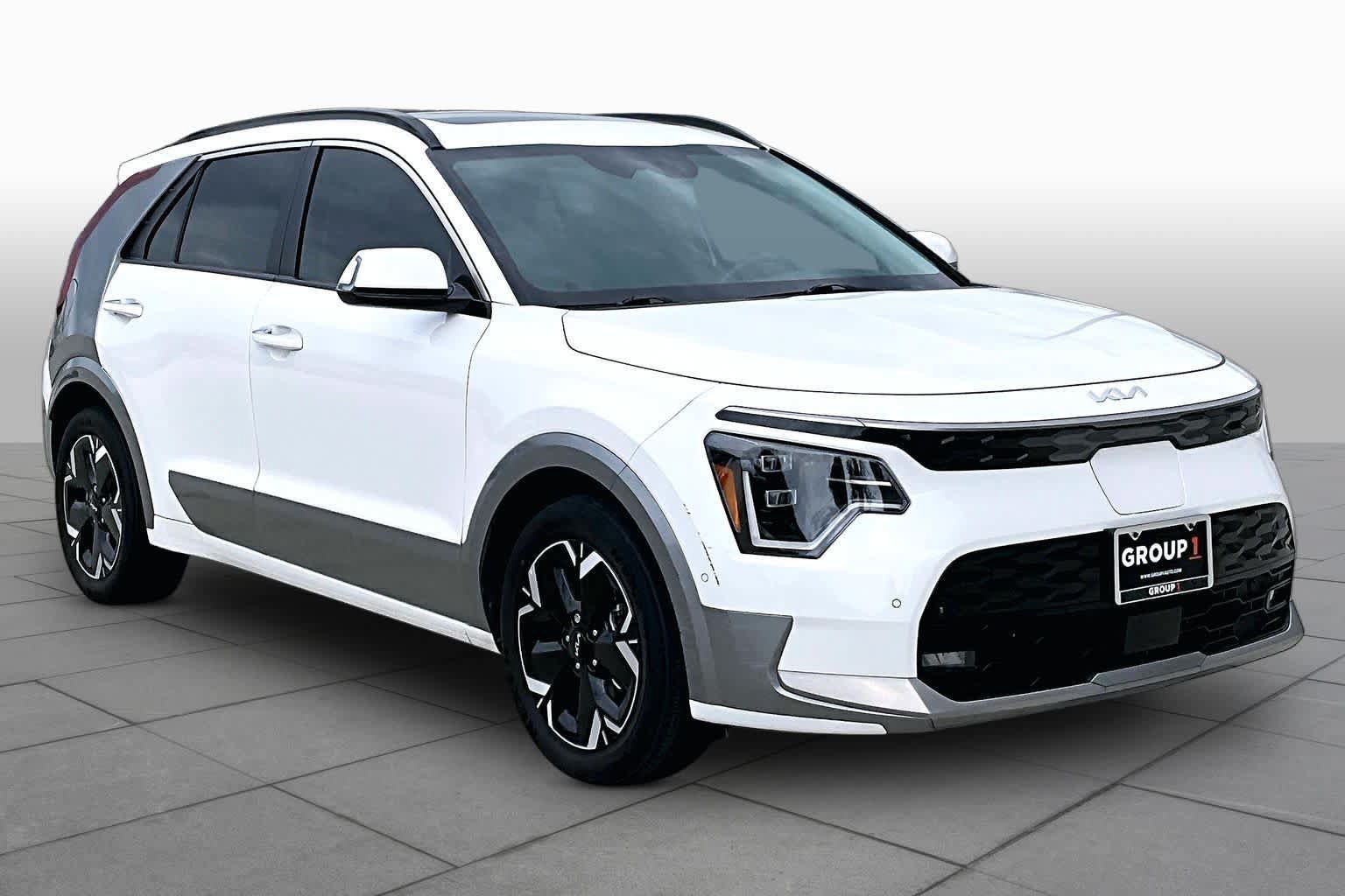 Used 2023 Kia Niro Wave FWD image 2