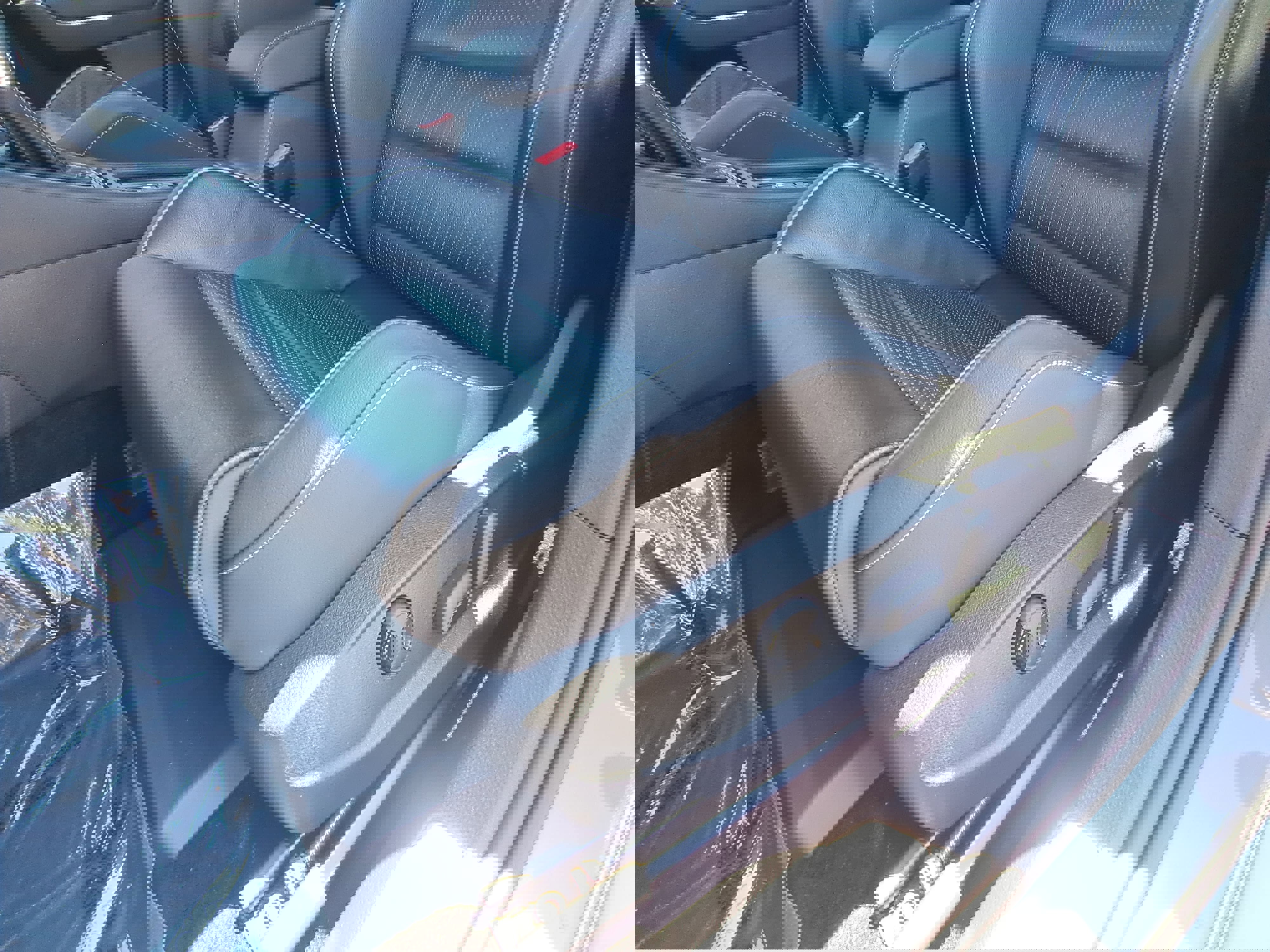 Used 2018 Volkswagen Golf R 4-Door image 26