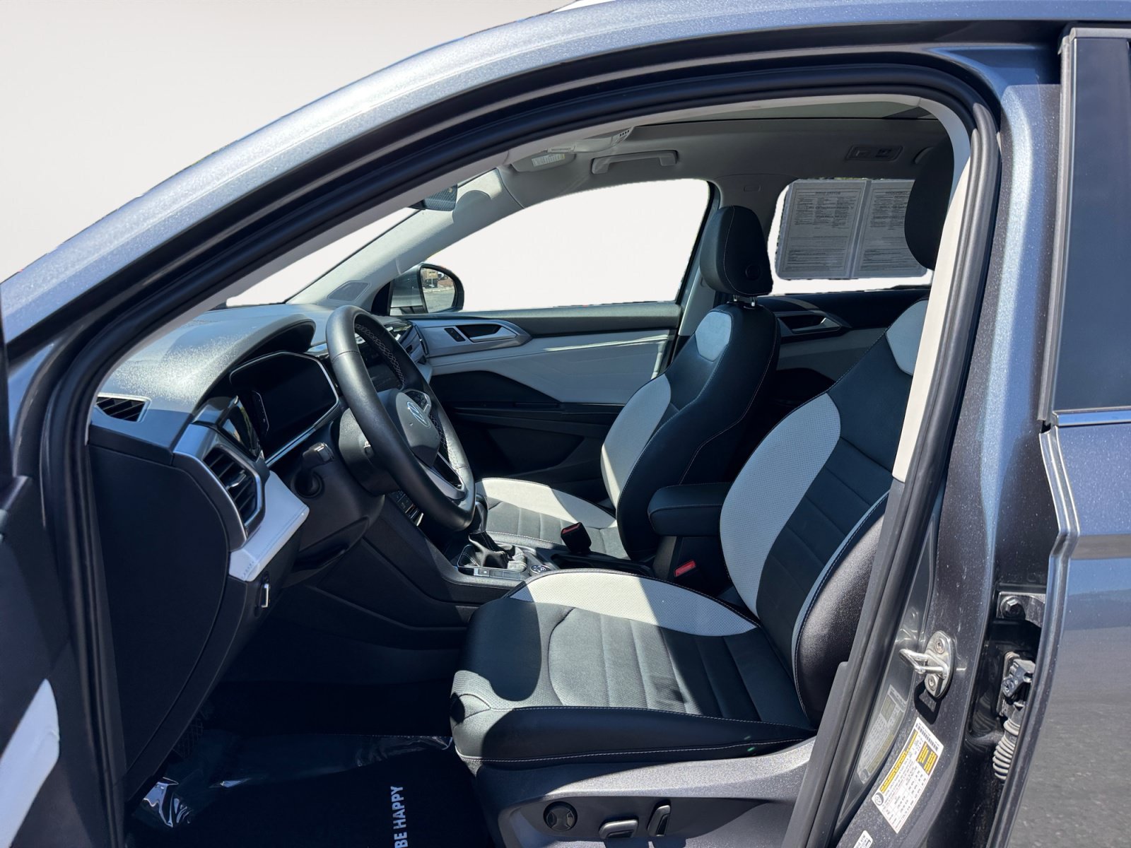 Certified 2025 Volkswagen Taos SEL AWD/4WD image 10